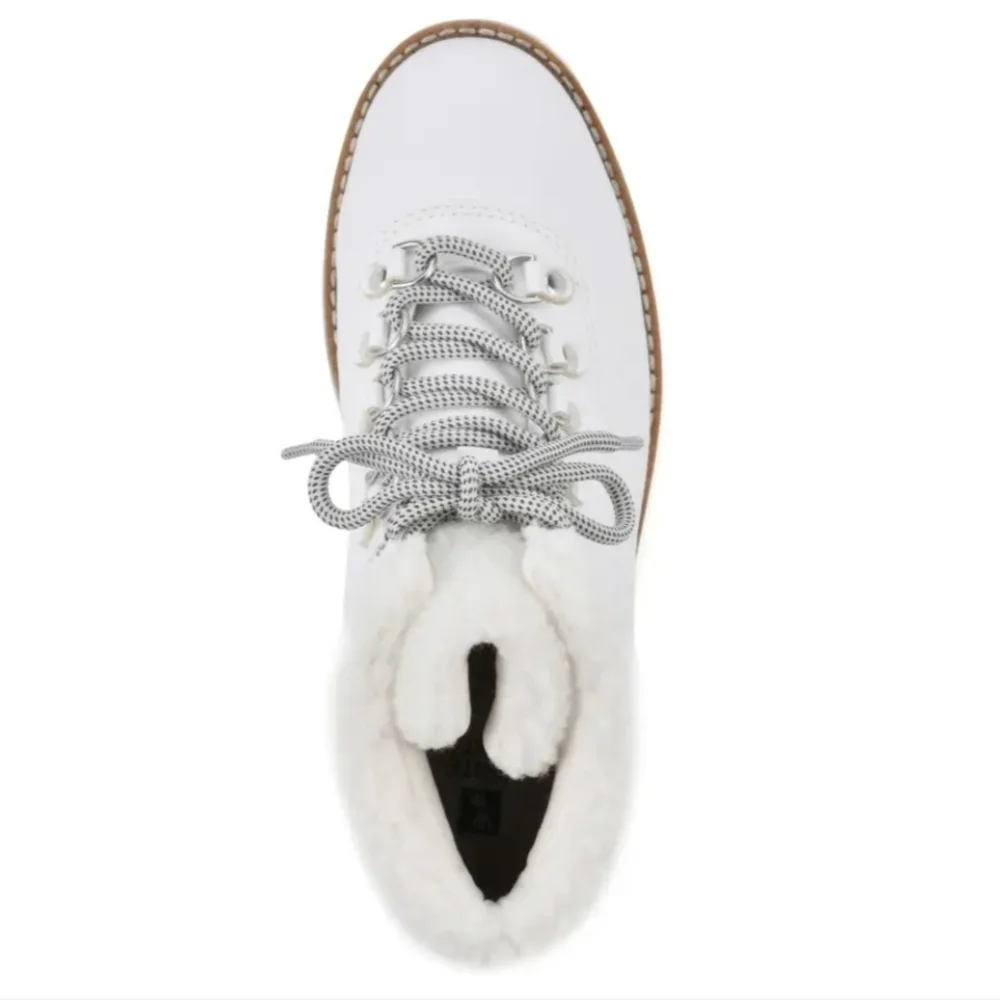 NIB White Mountain White Winter Boots with Black Sole - Size 8.5